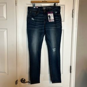 Levi Strauss Signature Mid-Rise Skinny, 12M. Simply Stretch. NWT never worn.